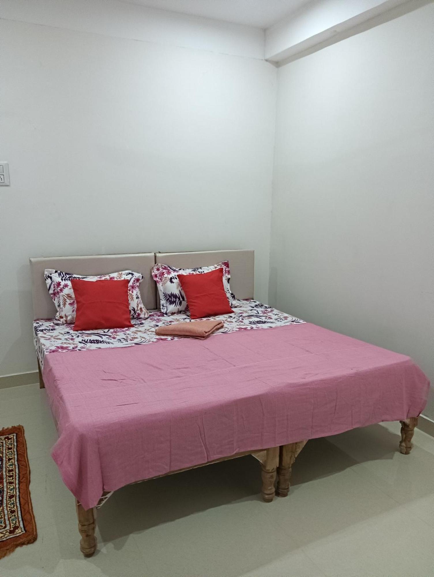Kedar Guest House Ayodhya Exteriör bild