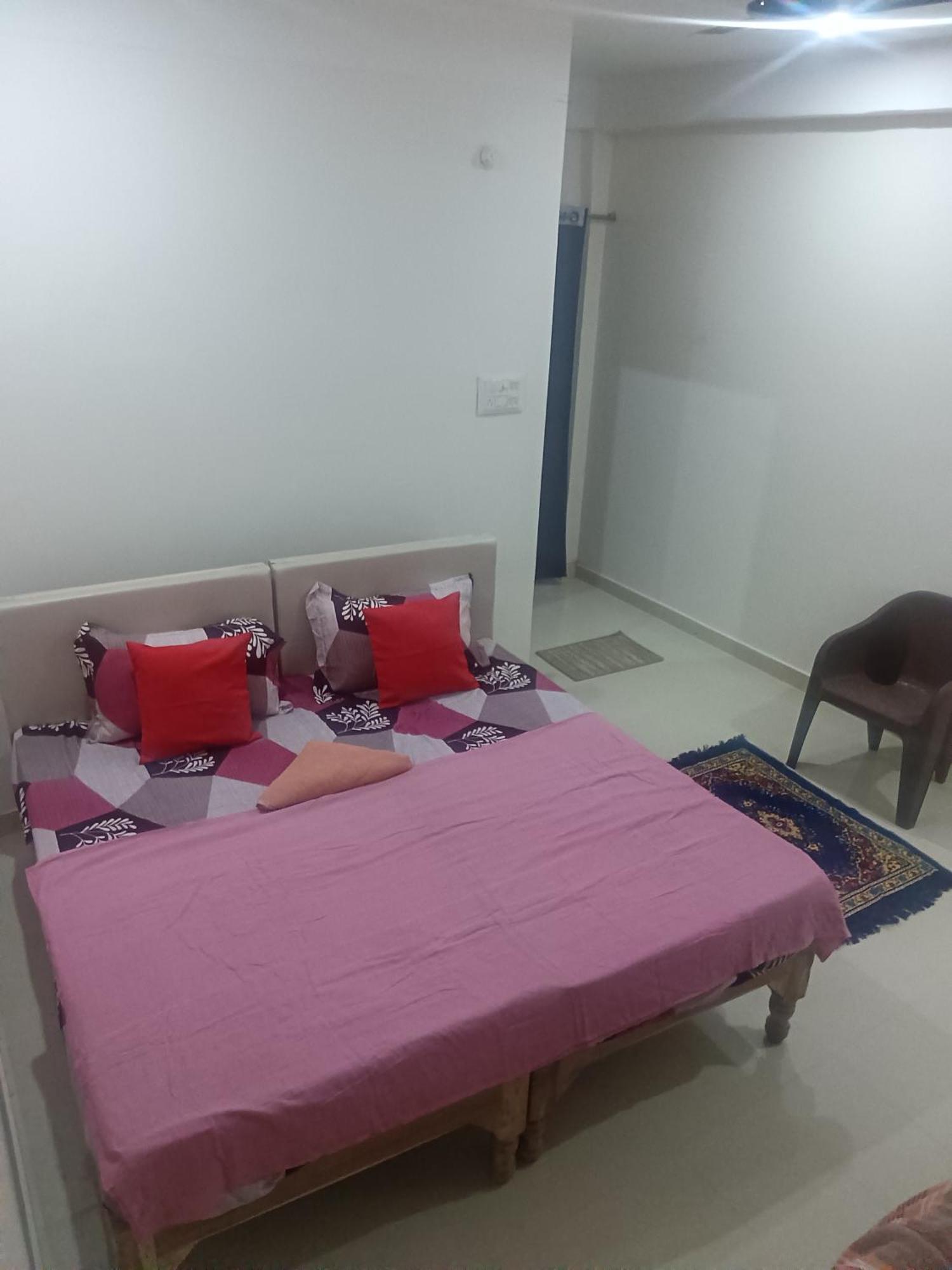 Kedar Guest House Ayodhya Exteriör bild